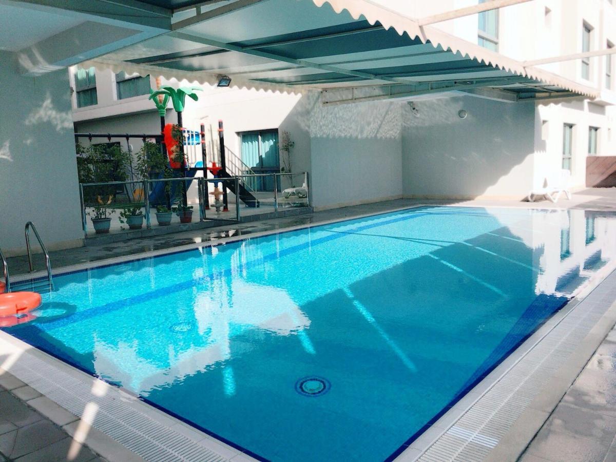 Stout Apartments Manama Rum bild